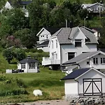Visit Leif At Senja 홈스테이 *