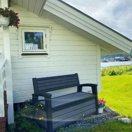 Visit Leif At Senja Δωμάτια σε οικογενειακή κατοικία Gibostad