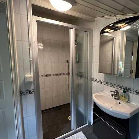 Visit Leif At Senja Δωμάτια σε οικογενειακή κατοικία Gibostad